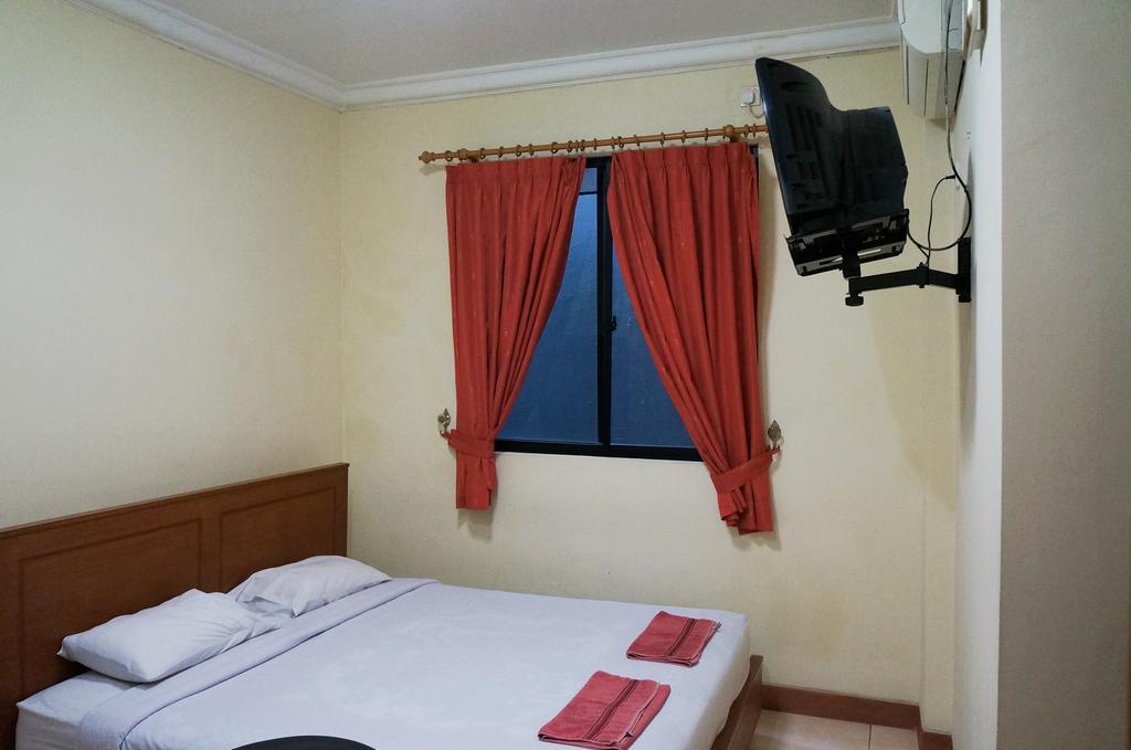 Jesnic Hotel Padang  Bagian luar foto