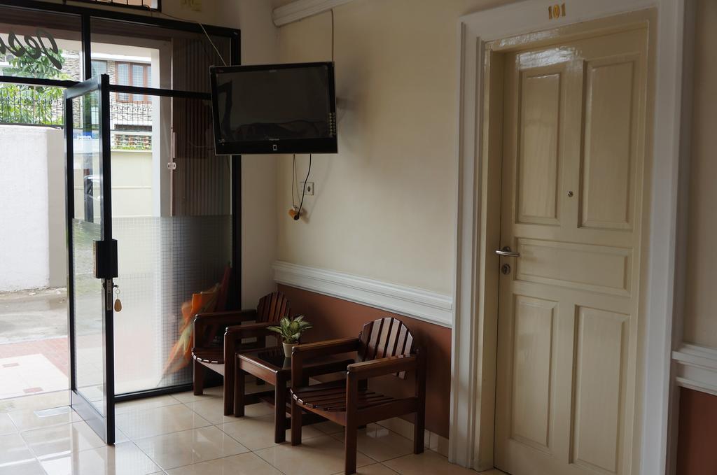 Jesnic Hotel Padang  Bagian luar foto