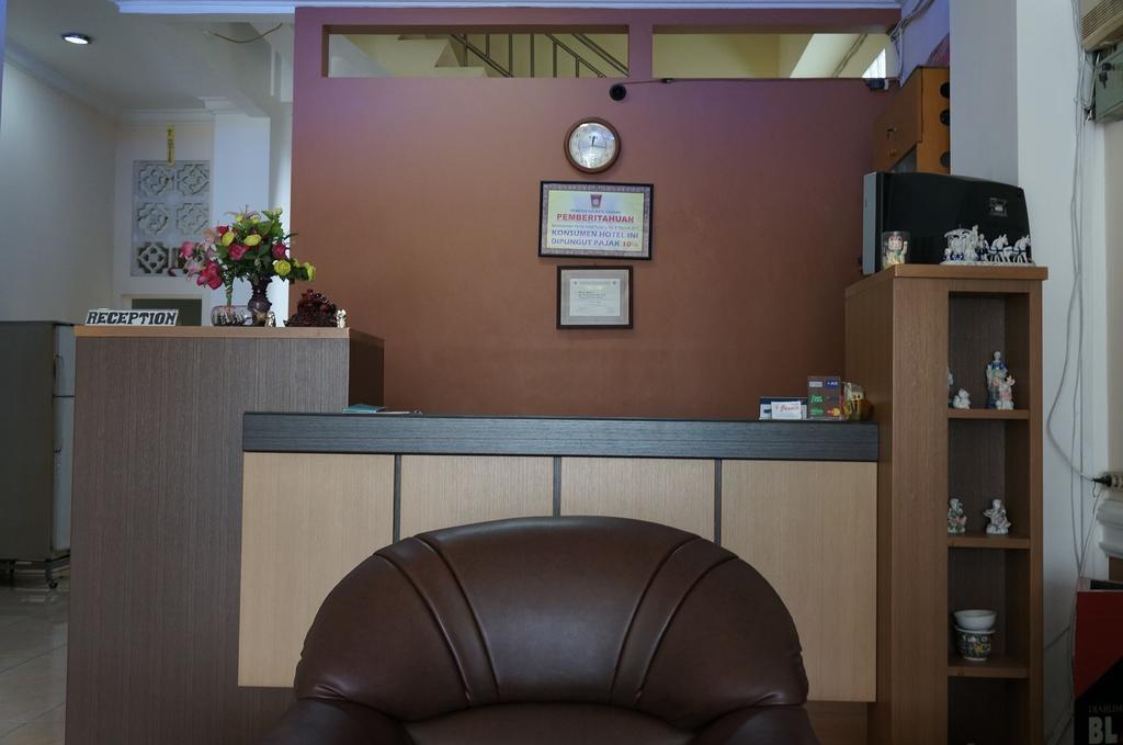 Jesnic Hotel Padang  Bagian luar foto