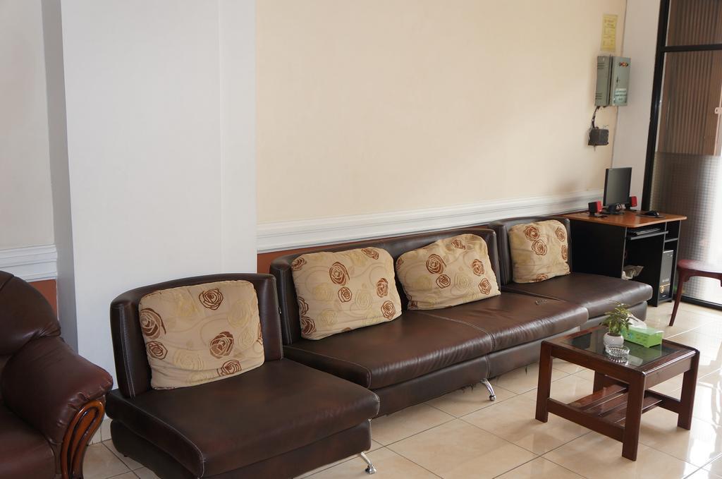 Jesnic Hotel Padang  Bagian luar foto