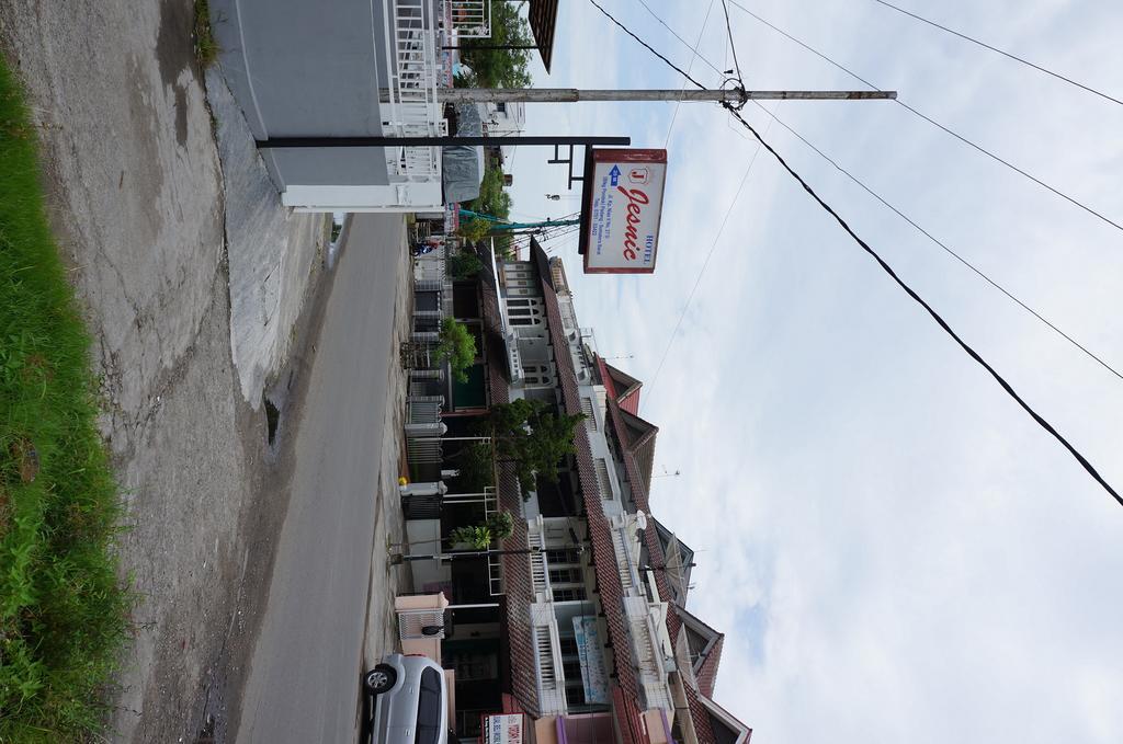 Jesnic Hotel Padang  Bagian luar foto