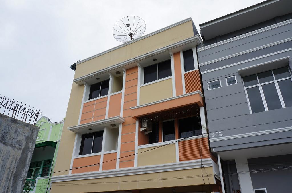 Jesnic Hotel Padang  Bagian luar foto
