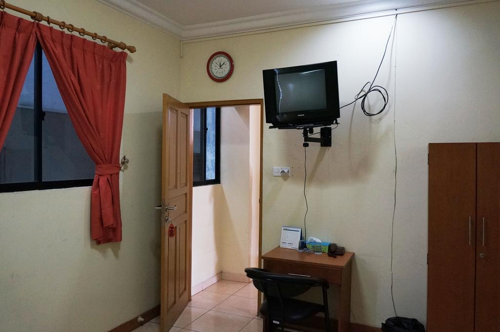 Jesnic Hotel Padang  Ruang foto