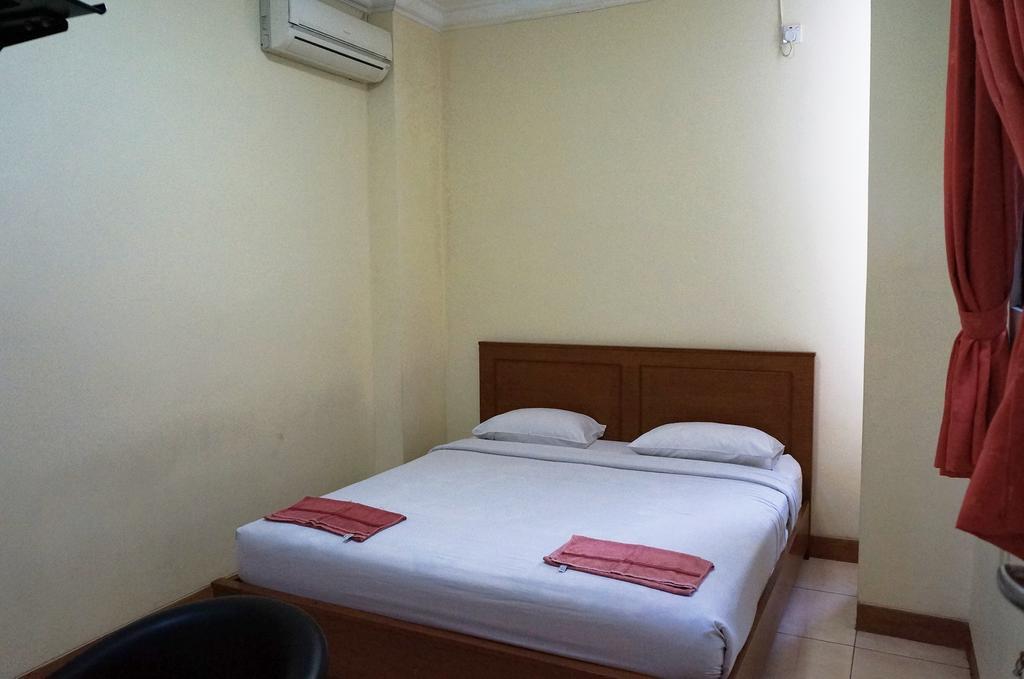 Jesnic Hotel Padang  Ruang foto