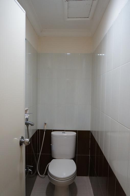 Jesnic Hotel Padang  Ruang foto
