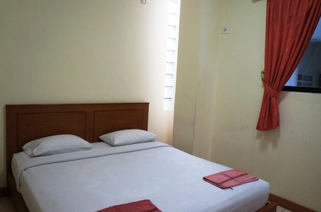 Jesnic Hotel Padang  Bagian luar foto