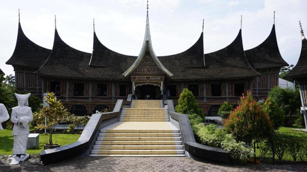 Jesnic Hotel Padang  Bagian luar foto